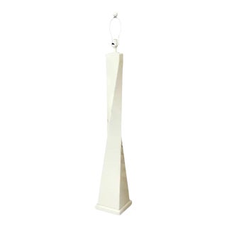 Mid-Century Modern Twisted Column White Lacquer Square Base Floor Lamp For Sale