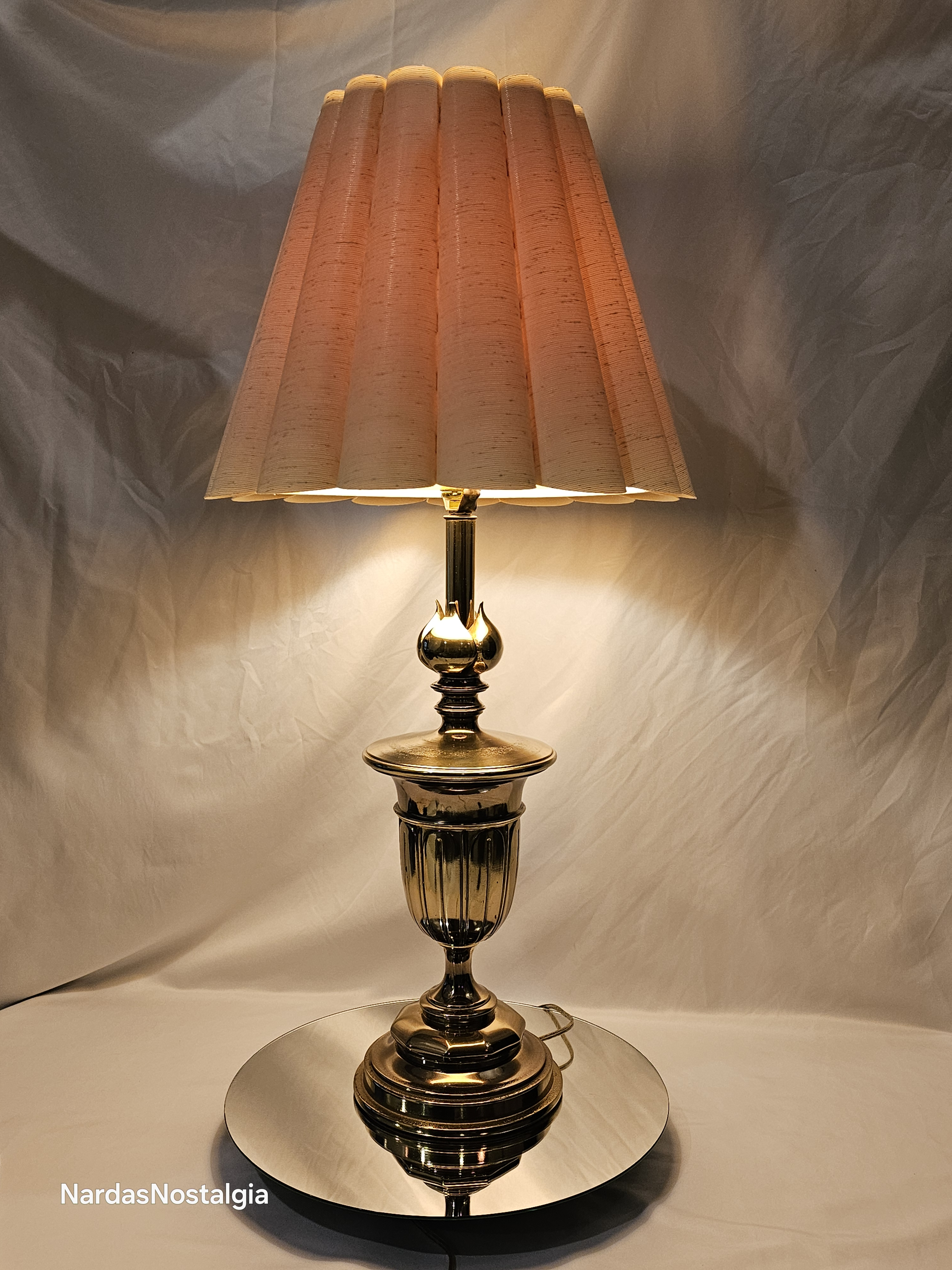 Vintage 1940s-1950s Attributed to Stiffel Tulip and Urn Table Lamp