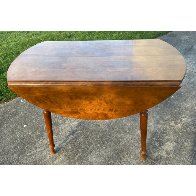 Brown Vtg. Ethan Allen Americana Style Maple Drop Leaf Table W/Two Leaves For Sale - Image 8 of 13