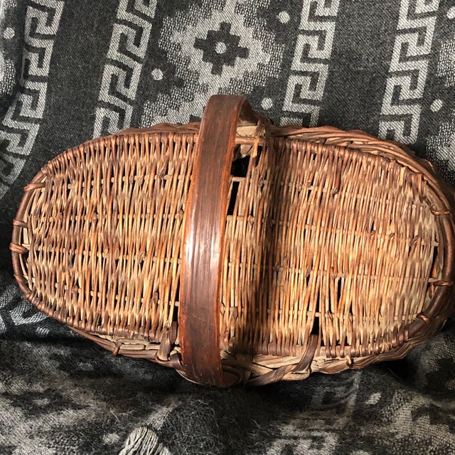 Vintage Early 20th Century Rustic Old American Wicker and Willow Fishing Creel For Sale - Image 4 of 12