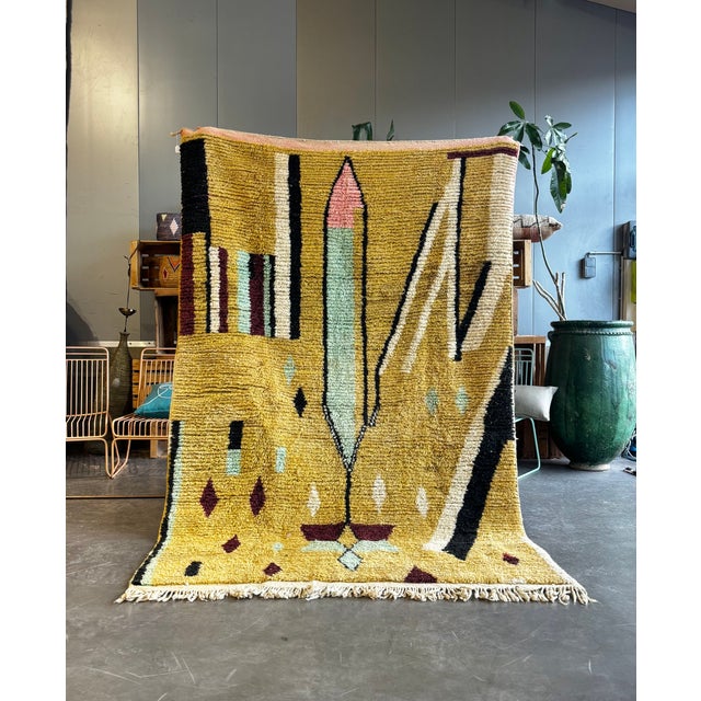 This contemporary Moroccan Berber rug is entirely handwoven by skilled artisans using 100% natural sheep wool. Featuring a...