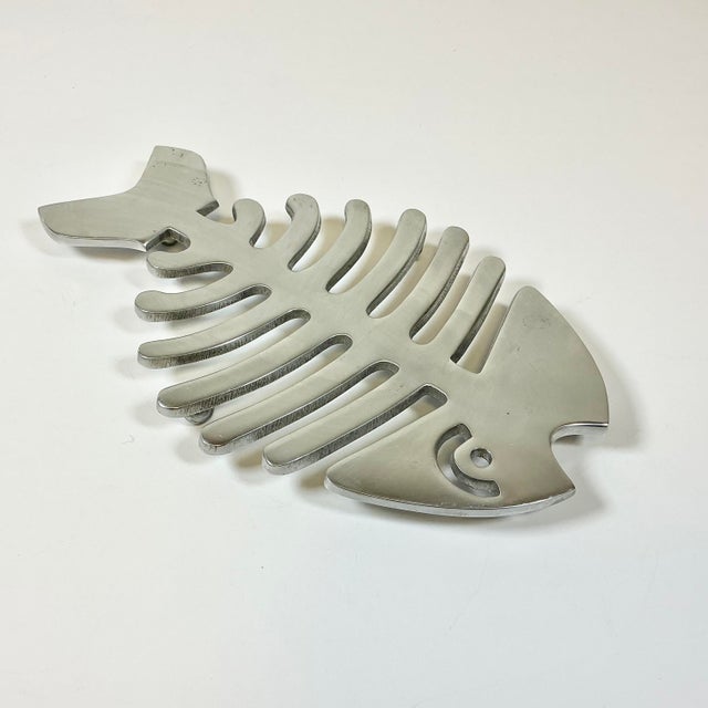 1980s Vintage Coastal Boho Chic Trompe L’Oeil Style Aluminum Fish Trivet For Sale - Image 9 of 13