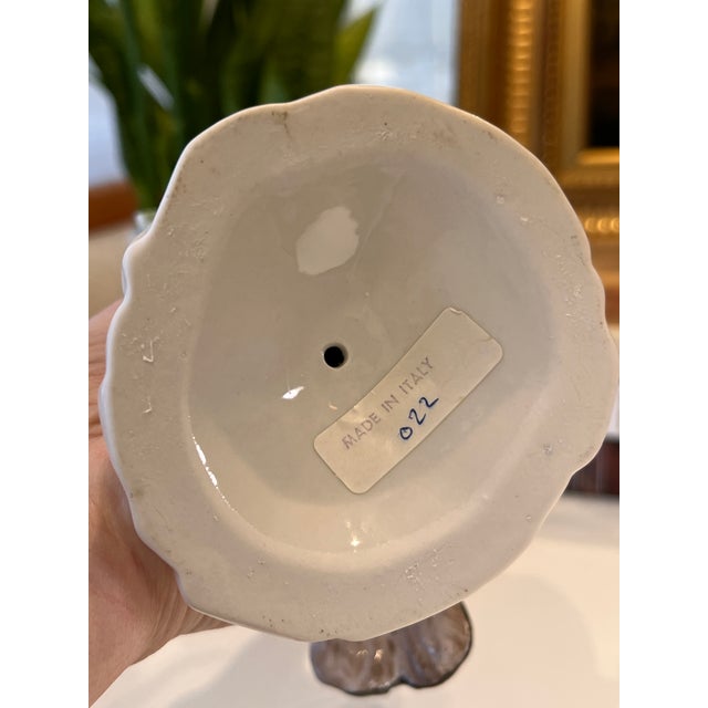 Pair of Mottahedeh Hoopoe Porcelain Birds After Chelsea / Meissen For Sale - Image 16 of 16