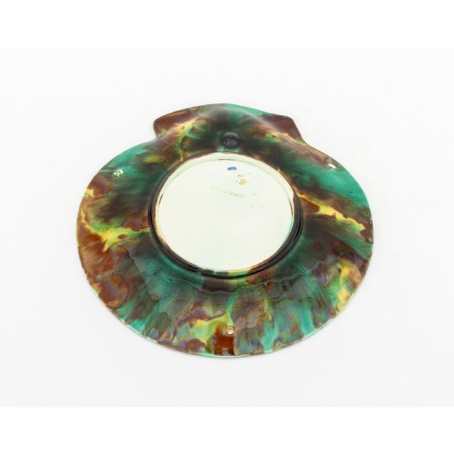Brown Mid 20th Century Wedgwood Shell-Form Centerpiece and Five Plates For Sale - Image 8 of 14