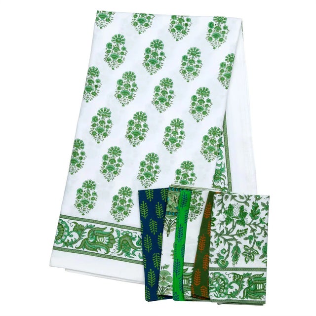 Contemporary Riya 12-Seat Green Tablecloth For Sale - Image 3 of 5