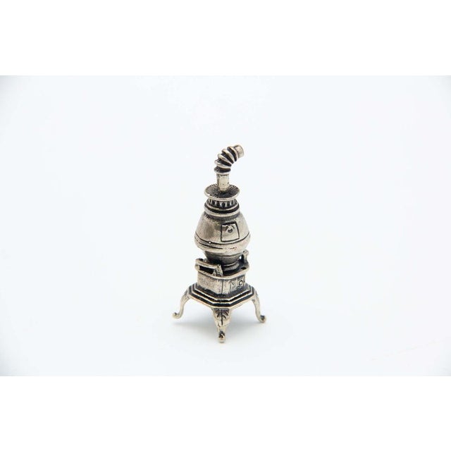 Miniature Silver Salamander with Four Support Legs, in Good conditions. Designed 1920 to 1949