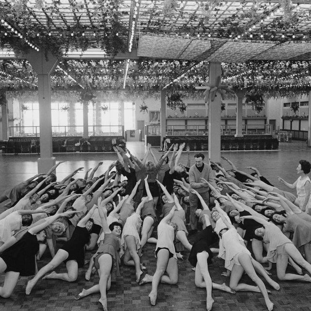 Fitness Class at Butlin's Clacton Ronald Stanway leading a fitness class at Butlin's Clacton holiday camp, Clacton-on-Sea,...