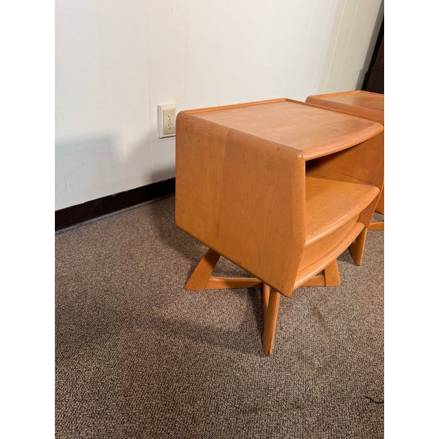 Mid 20th Century Pair of Heywood Wakefield Sculptura M-778 Nightstands in Original Champagne Finish For Sale In New York - Image 6 of 12