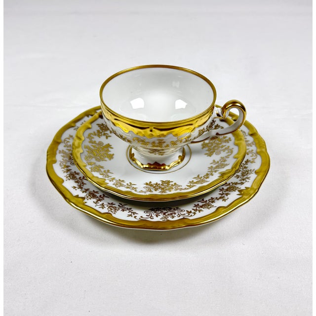 Traditional Vintage Weimar Katharina Gold-Gilt Porcelain Tea Trio Set for 6, 18 Pieces For Sale - Image 3 of 7
