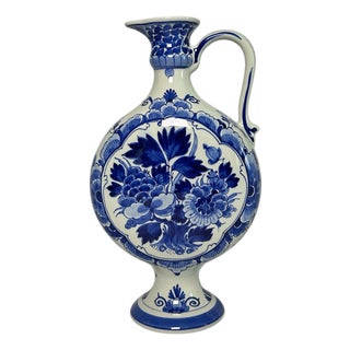 Vintage Hand-Painted Floral Handled Vase by M.W. Verdoold for Royal Delft, 1975 For Sale