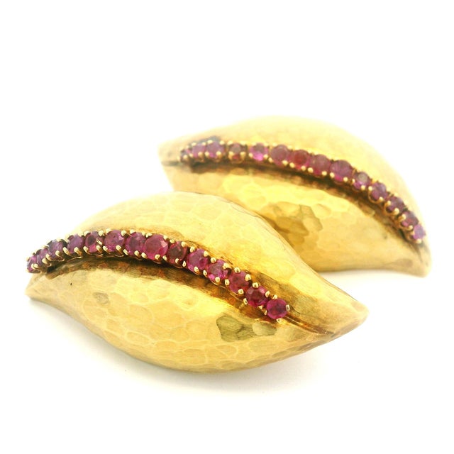 1980s Italian Forza 18k Hammered Gold and Ruby Ear Clips, Pair For Sale - Image 13 of 18
