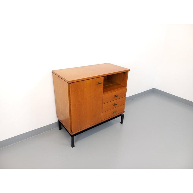 Vintage Modernist Style Storage Unit in Oak & Black Metal by Marcel Gascoin for Alveole, 1960s For Sale - Image 14 of 15
