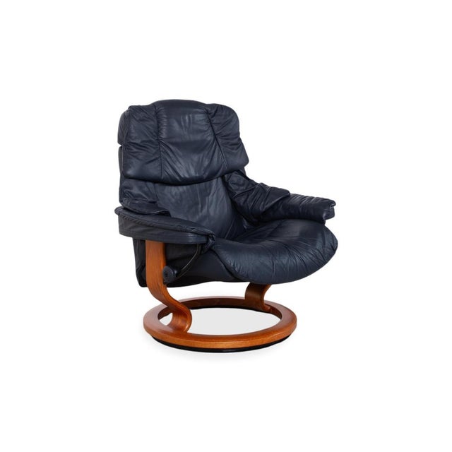 Set of Black Leather Reno Recliner and Ottoman with Manual Function from Stressless For Sale - Image 4 of 18
