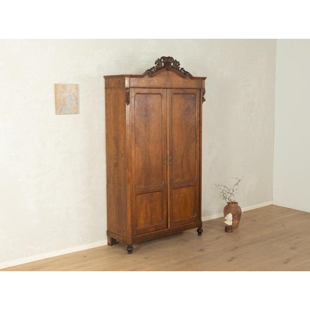 Antique Two-Door Cabinet with Carvings very good craftsmanshiphigh-quality materialsMade in France Width: 108 cm Height:...