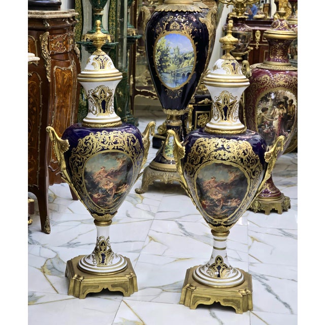 French Set of 2 Porcelain Vases, French Design For Sale - Image 3 of 4