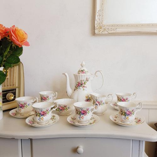 Vintage Moss Rose Porcelain Set from Royal Albert, England, Set of 6 For Sale - Image 9 of 9