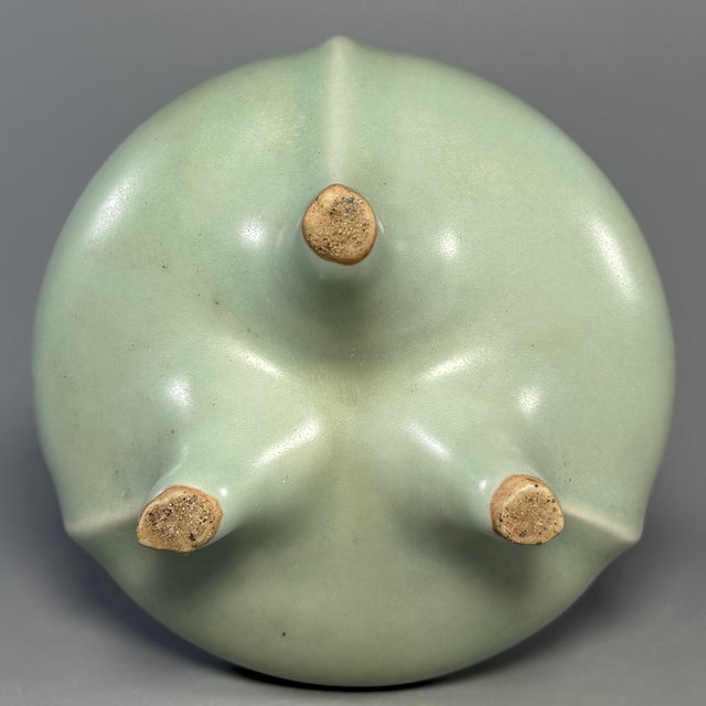 Green Vintage Chinese Celadon Pierced‑Rim Tripod Vessel, Collectible Decorative Ceramic Censer For Sale - Image 8 of 8