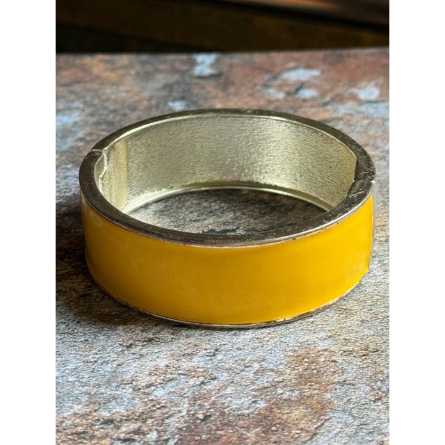 Vintage Lemon Yellow Enameled Metal Hinged Bangle Bracelet For Sale - Image 9 of 10