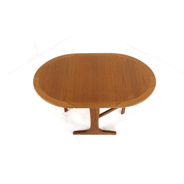 A rare, unique coffee table. This model from top manufacturer Parker Knoll originates from England and is very rare on the...