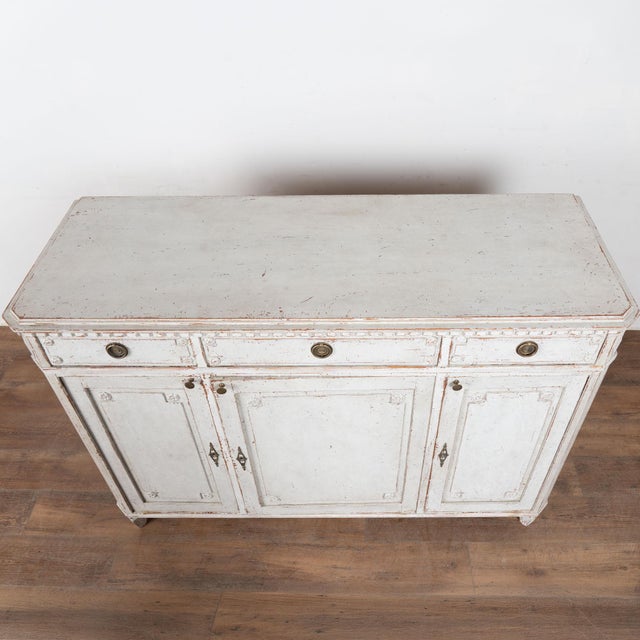 19th Century Swedish Gray Painted Gustavian Pine Sideboard Buffet For Sale - Image 4 of 13
