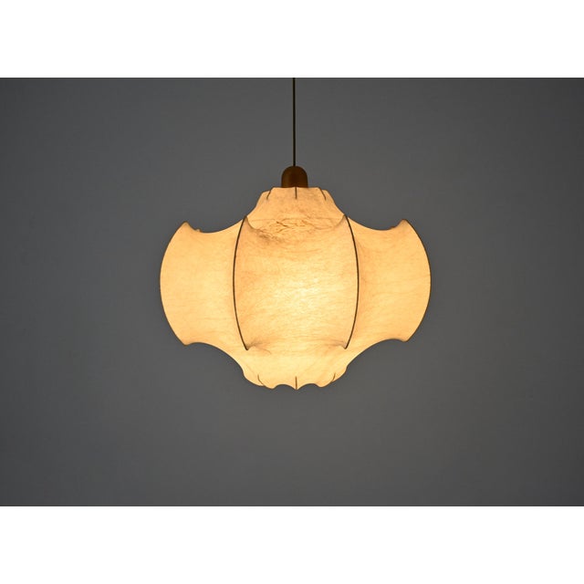 Pendant light designed in the 1960s by Achille & Pier Giacomo Castiglioni. Model: Viscontea. Maximum height with cable:...