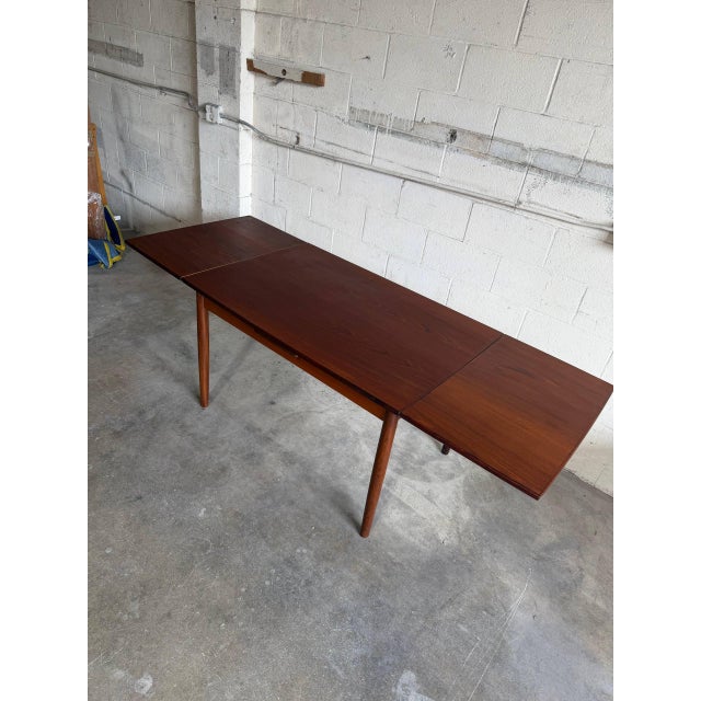 Vintage Danish Modern Teak Extendable Dining Table With Draw Leaves For Sale In Los Angeles - Image 6 of 10