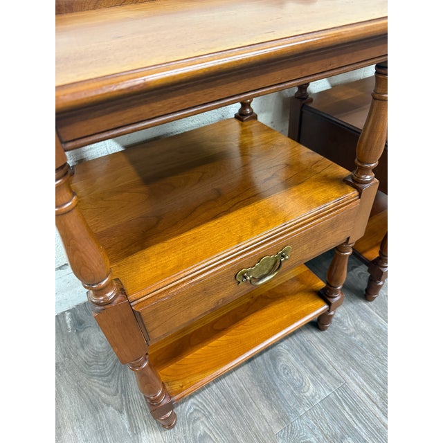 Vintage Pennsylvania House Colonial Style Hard Rock Maple Nightstands - Pair For Sale - Image 10 of 17