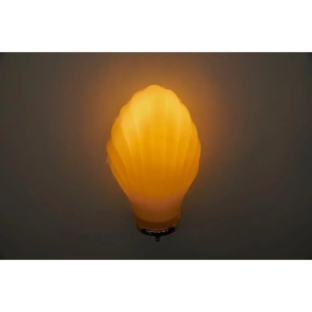 Shell-Shaped Cream Satin Glass Wall Light, Italy, 1960s For Sale - Image 4 of 10