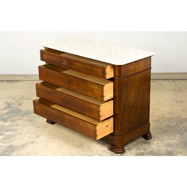 Mid-19th Century French Louis Philippe Walnut Marble Top Commode For Sale - Image 10 of 18