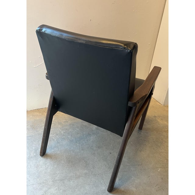 Black Mid-20th Century Black, Button-Tufted, Faux Leather Accent Chair With Wooden Legs & Arms - Vintage Charm! For Sale - Image 8 of 15