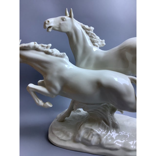 Vintage 60s Hutschenreuther Germany Porcelain Galloping Stallion Horses Lg Statue Sculpture For Sale - Image 12 of 14