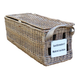 Early 20th Century Vintage French/German Wicker Basket With Hinged Lid For Sale