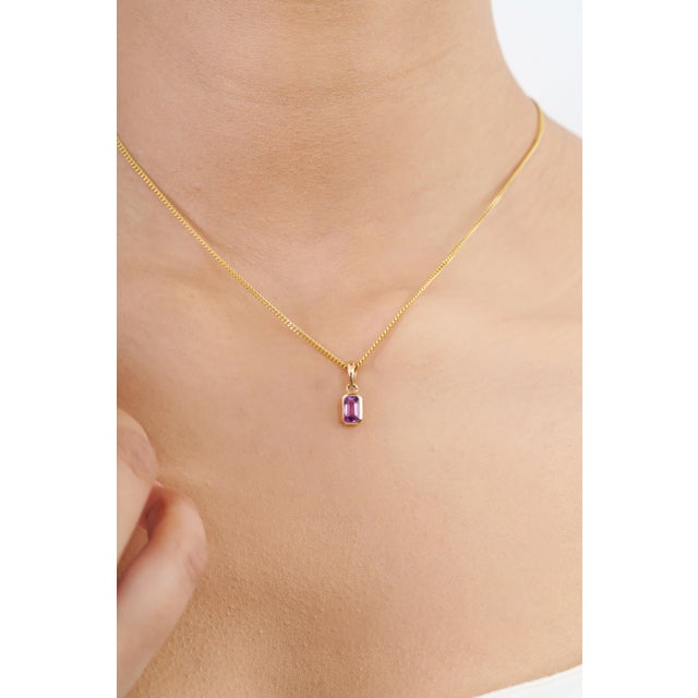 14K Yellow Gold Octagon Cut Pink Sapphire Pendant – 0.71 Carat Gemstone Charm Add a touch of modern elegance to your...