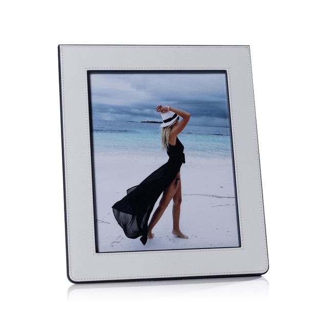 2020s Nappa Leather Photo Frame, White & Navy- 8" x 10" For Sale - Image 5 of 5