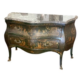 Example of English Traditional Dressers and Chests of Drawers