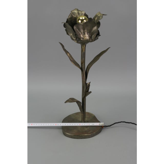 Mid-Century Modern Flower Table Lamp in Metal For Sale - Image 16 of 18