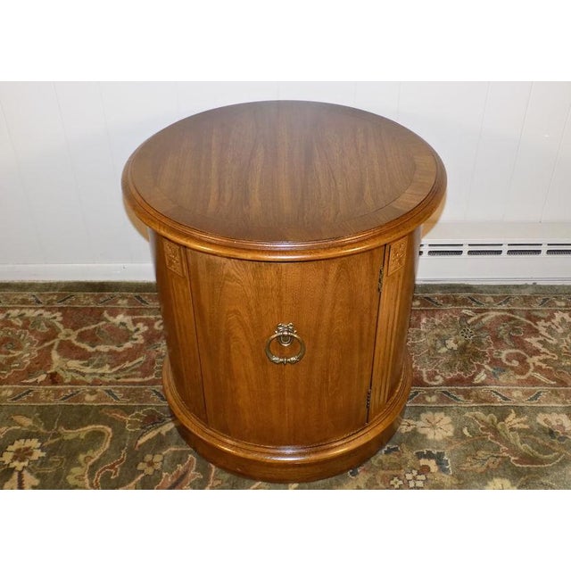 1970s Vintage Thomasville Hollywood Regency Round Cylinder End Side Table Chairish