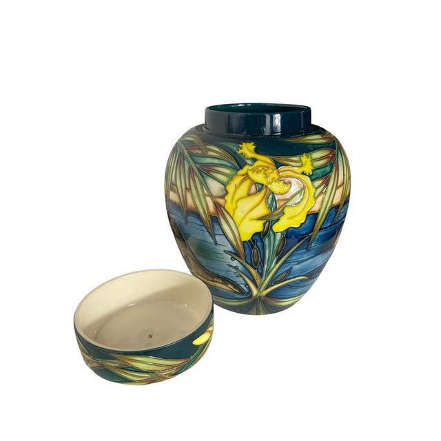 Otters Ginger Jar by Sian Leeper for Moorcroft Pottery, 2004 For Sale - Image 6 of 13
