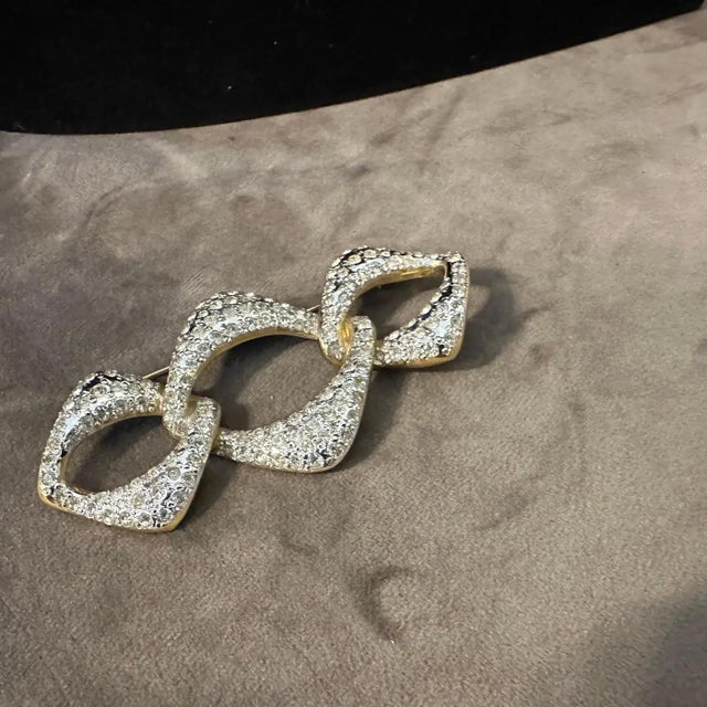 1990s 1990s Elegant Costume Jewelry Brooch by Yves Saint Laurent For Sale - Image 5 of 8