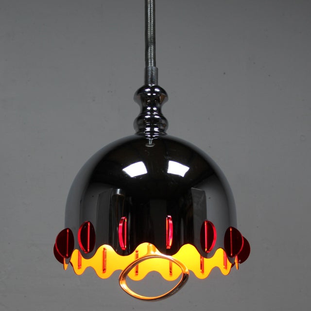 Vintage Extendable Pendant Lamp, 1960s, in Very Good conditions. Designed 1960 to 1969 Up to 250V (Europe/UK Standard).The...