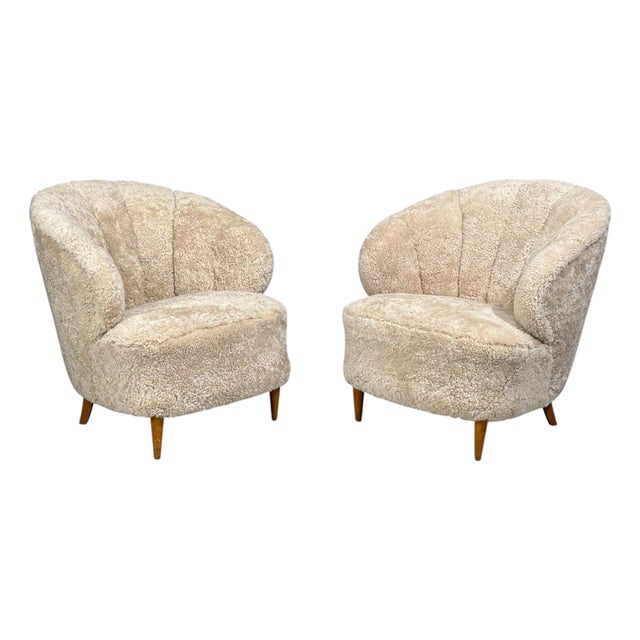 Finnish Modern, Shell Form Lounge Chairs, Beige Shearling, Wood, Finland, 1940s For Sale