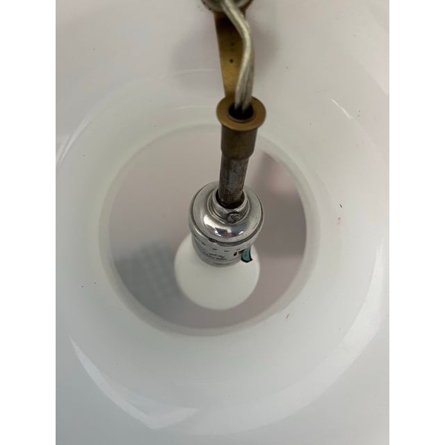 1960s Mid-Century Modern Laurel "Mushroom" Table Lamp in Frosted White Milk Glass For Sale In New York - Image 6 of 8