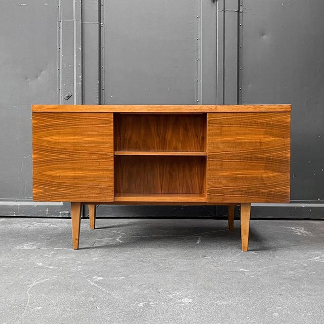 Wood Mid-Century Modern Desk, 1960s For Sale - Image 7 of 18