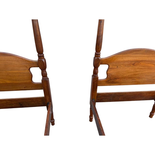 Pair of 19th Century Antique Solid Cherry Wood Four Poster Twin Beds - English Traditional Style For Sale In Saint Louis - Image 6 of 7