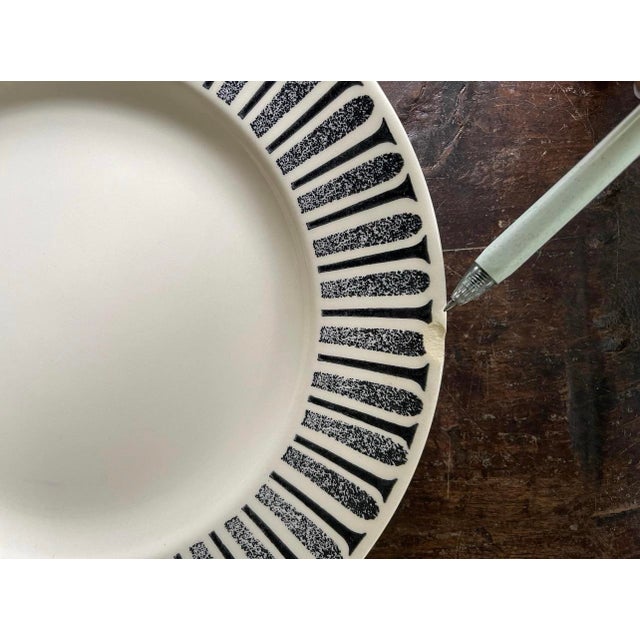 Ceramic Mid Century Modern Set of Four (4) Black and White MCM Paul McCobb 10.25” Plates For Sale - Image 7 of 9