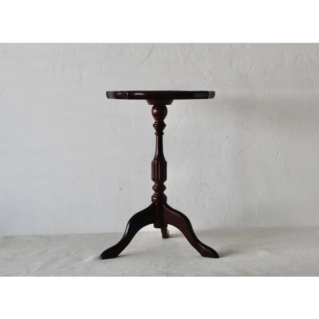 Vintage Bombay Co Victorian Style Embross Leather Top Tripod Pedestal End Side Table A good-looking well-made tripod table...
