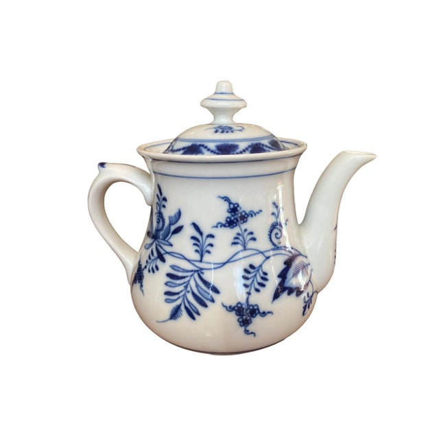 Antique Thun 1794 (Tk) Czech Blue Onion Stackable Teapot With Tea Diffuser, Circa 1900 For Sale - Image 4 of 5