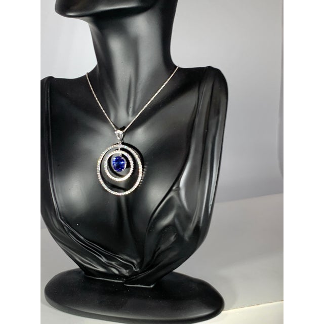 Blue 6.7 Carat Tanzanite & 2.5 Ct Diamond Two Circles Pendant/ Necklace 18 Karat Gold For Sale - Image 8 of 18