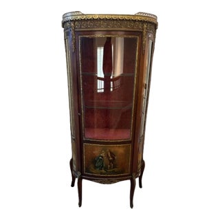 Antique French Louis XV Style Curved Glass Vernis Martin Vitrine Cabinet, Early 20th Century For Sale