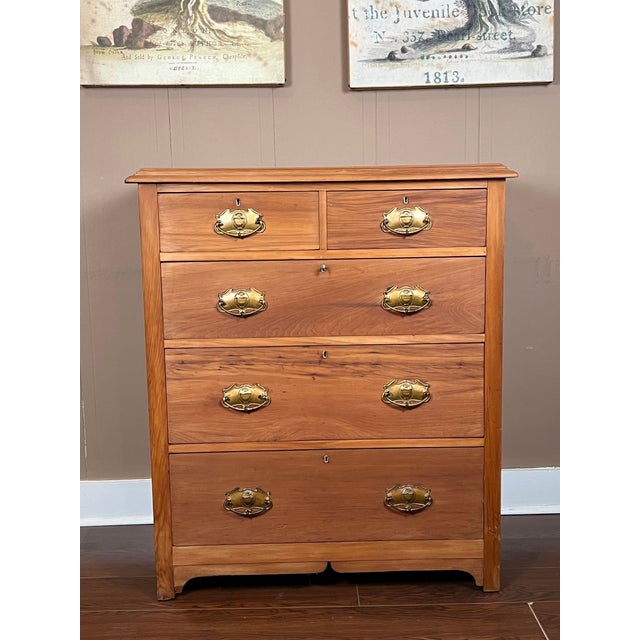 Antique English Country Pine Chest of Drawers 5 Drawer Dresser c1920. Direct from England, a charming antique English...